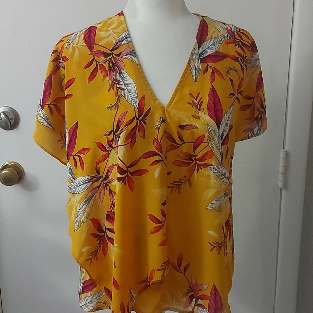 Worthington Golden Yellow/Red Floral V-neck Top XS Cottagecore Casual Bohemian